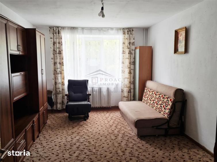 Apartament cu 4 camere decomandat în Central