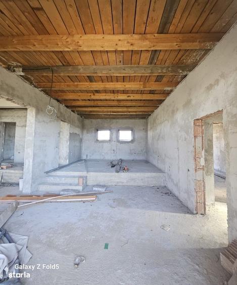 Casă cu 4 camere în Central
