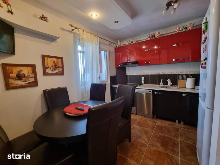 Apartament cu 3 camere decomandat în Giurgiului