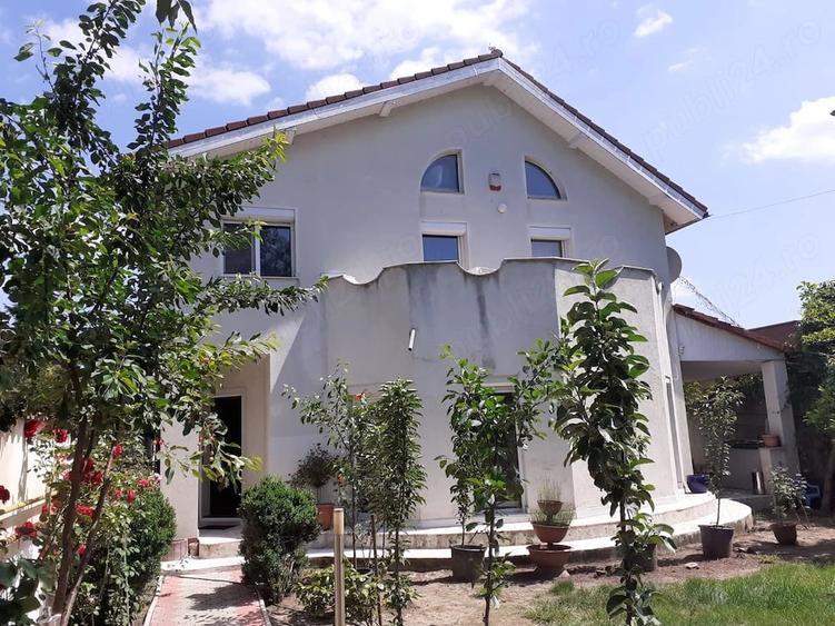 Casă cu Teren 500 Mp în Roșu