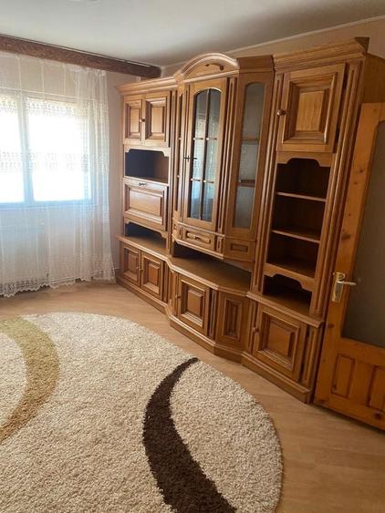 Apartament cu 3 camere semidecomandat în Exterior Vest