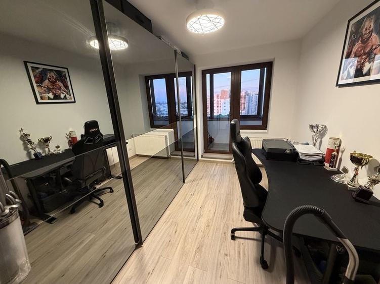 Apartament cu 3 camere decomandat în Uiești