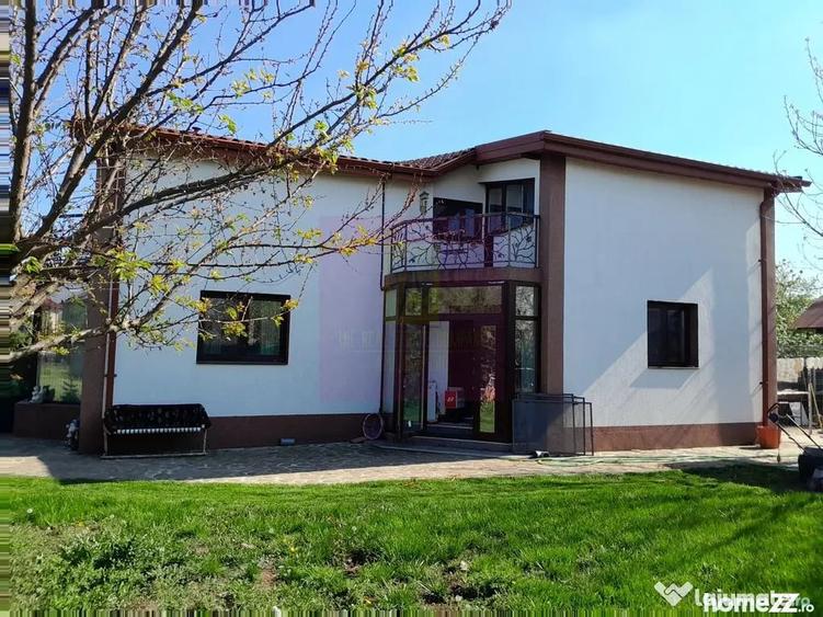 Casă cu 5 camere cu Teren 958 Mp în Central