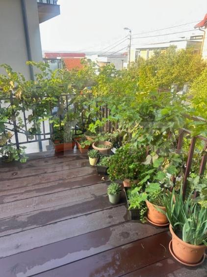 Apartament cu 3 camere semidecomandat, mobilat în Bună Ziua