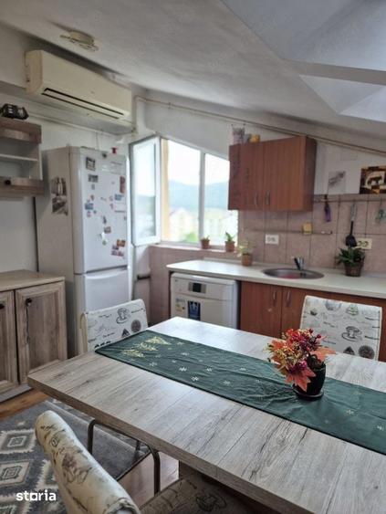 Apartament cu 3 camere semidecomandat în Florești