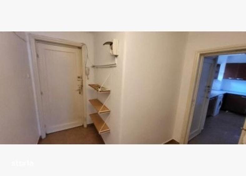 Apartament cu 3 camere semidecomandat în Moșilor