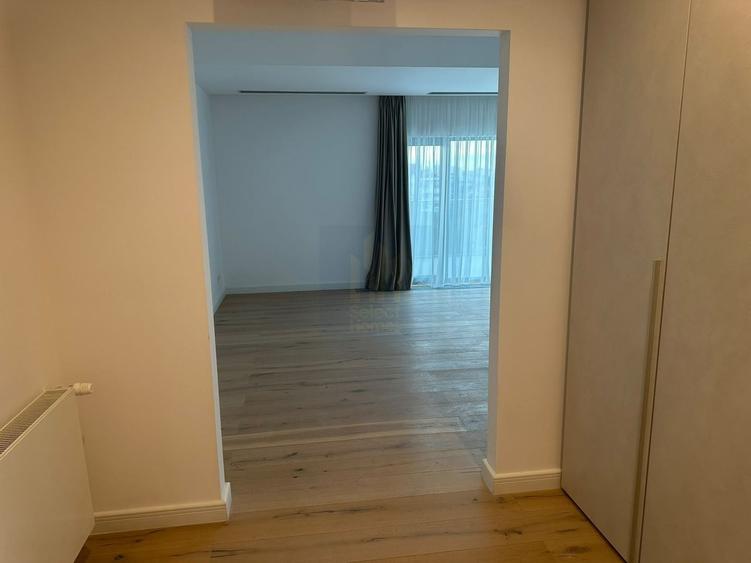 Apartament cu 4 camere semidecomandat, mobilat în Eminescu