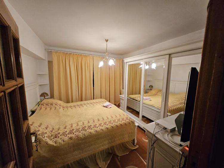 Apartament cu 4 camere decomandat în Central