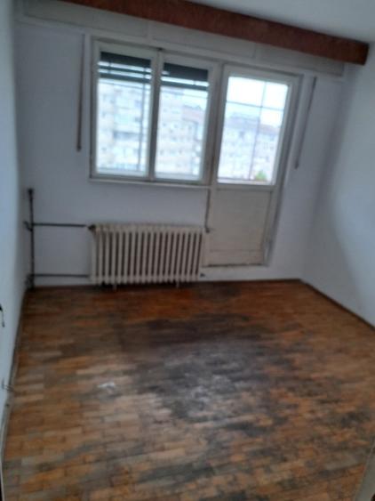 Apartament cu 3 camere decomandat în Dacia