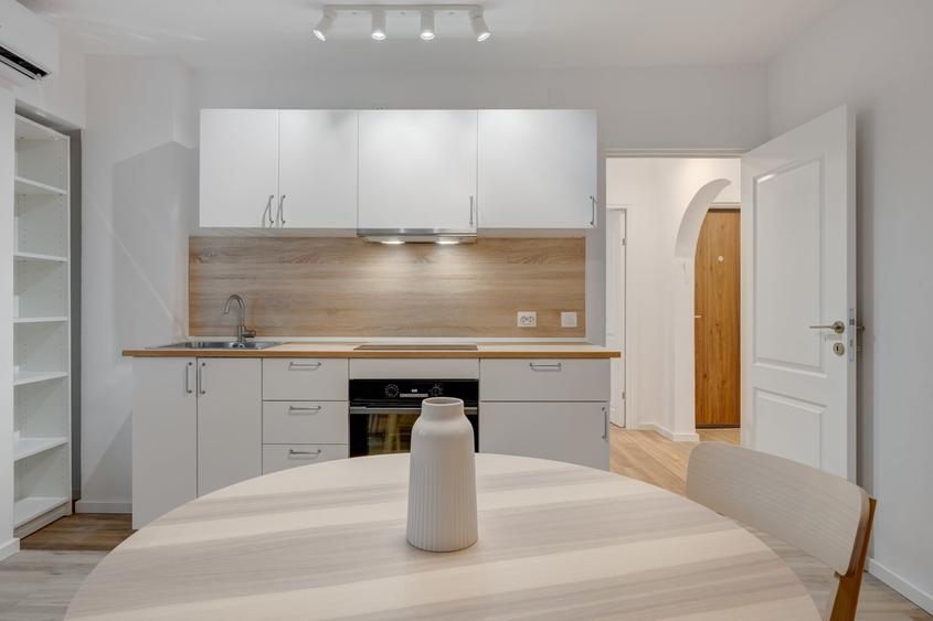 Apartament cu 2 camere decomandat în Sala Palatului