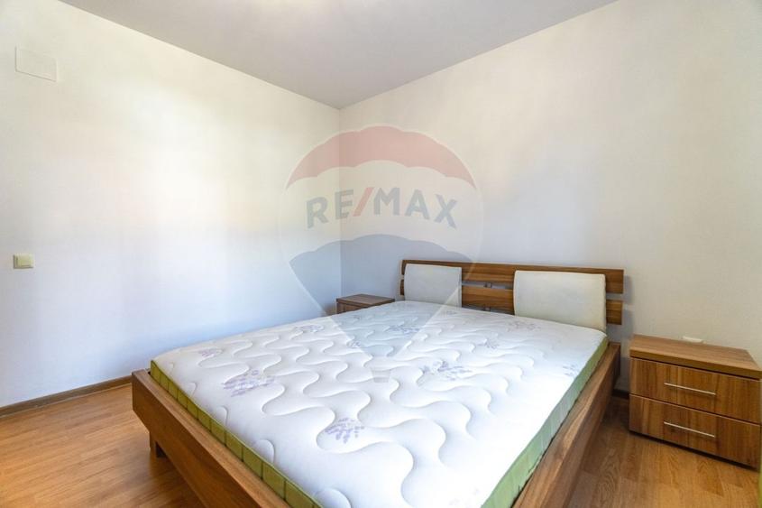 Apartament cu 2 camere decomandat în Tractorul