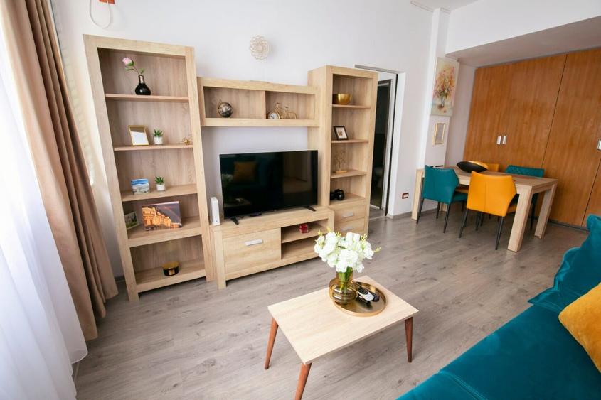 Apartament cu 2 camere semidecomandat, mobilat în Universitate