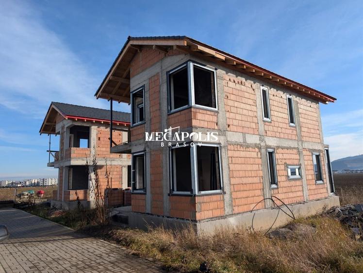 Casă individuală cu 4 camere cu Canalizare în Central