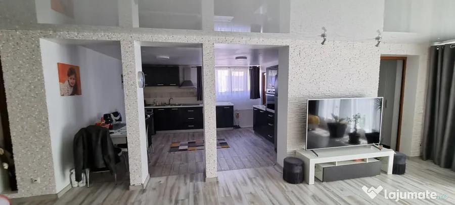 Casă cu 7 camere în Exterior Vest