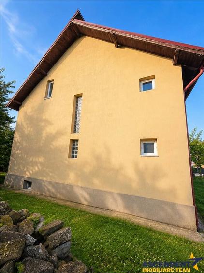 Casă cu Teren 1917 Mp în Runcu