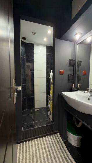 Apartament cu 3 camere decomandat în Giurgiului