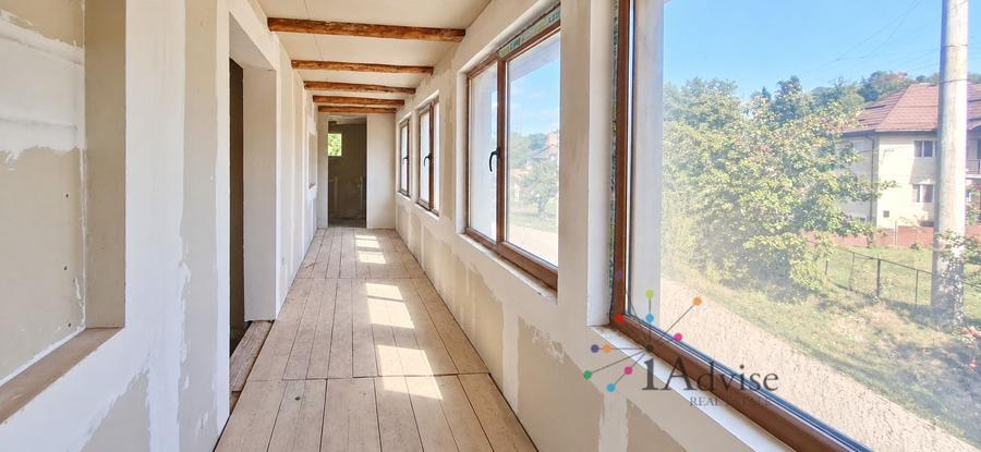 Casă individuală cu 10 camere cu Canalizare în Bran
