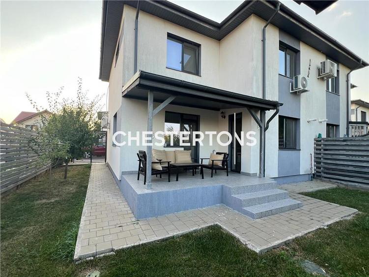 Duplex cu 4 camere cu Canalizare în Domnești