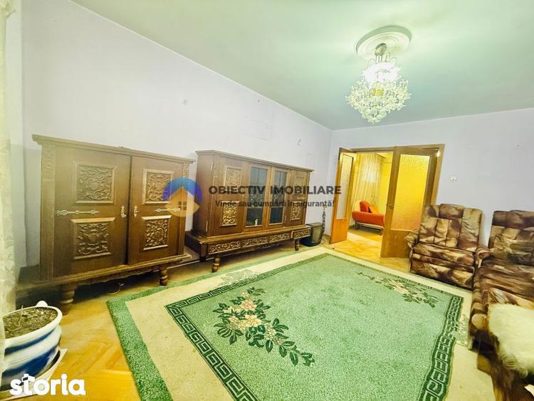 Apartament cu 4 camere semidecomandat, mobilat în Central