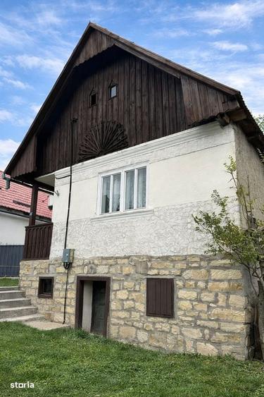 Casă cu 3 camere în Mănăstireni