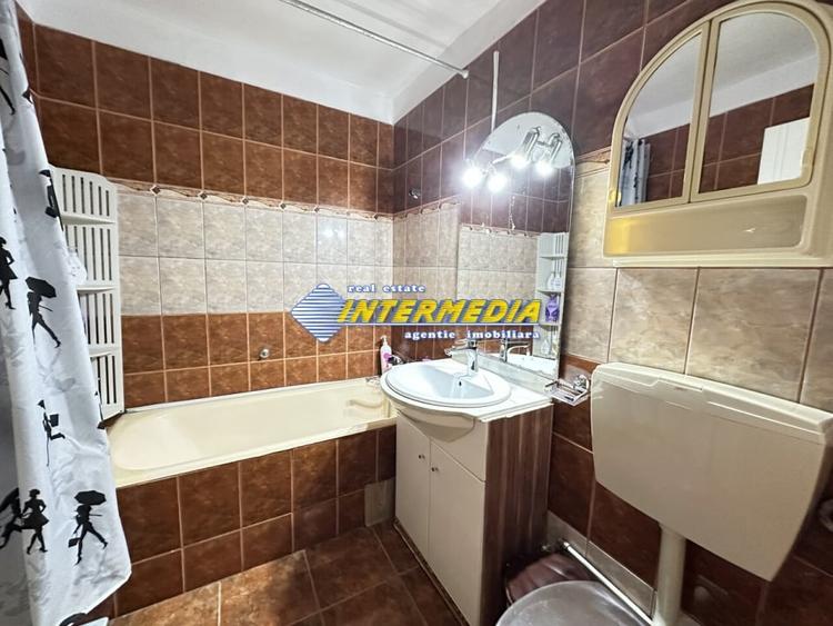 Apartament cu 3 camere decomandat, mobilat în Cetate