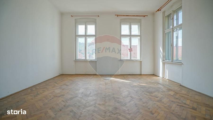 Casă cu 4 camere în Central