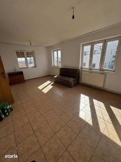 Casă cu 8 camere cu Teren 352 Mp în Ultracentral