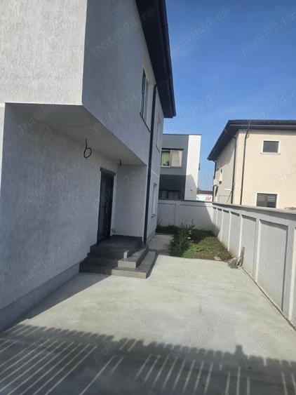 Casă cu 4 camere cu Teren 200 Mp în Cumpăna