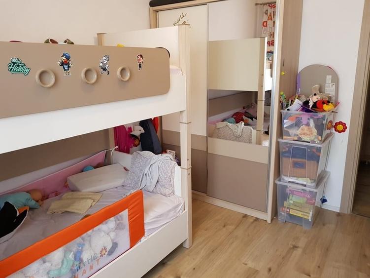 Apartament cu 4 camere decomandat, mobilat în Băneasa