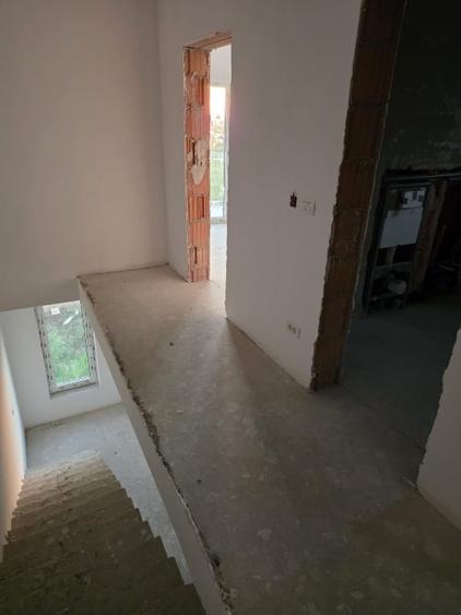 Duplex cu 4 camere cu Canalizare în Giarmata
