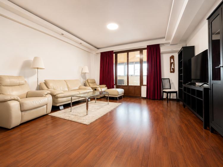 Apartament cu 3 camere decomandat în Aviatorilor