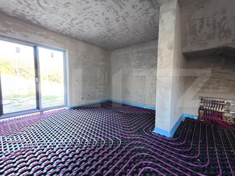 Duplex cu 4 camere cu Canalizare în Corunca
