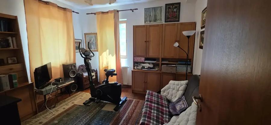 Casă cu 5 camere cu Canalizare în Corbeanca