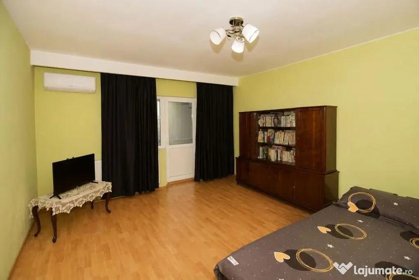 Apartament cu 3 camere decomandat în Prundu
