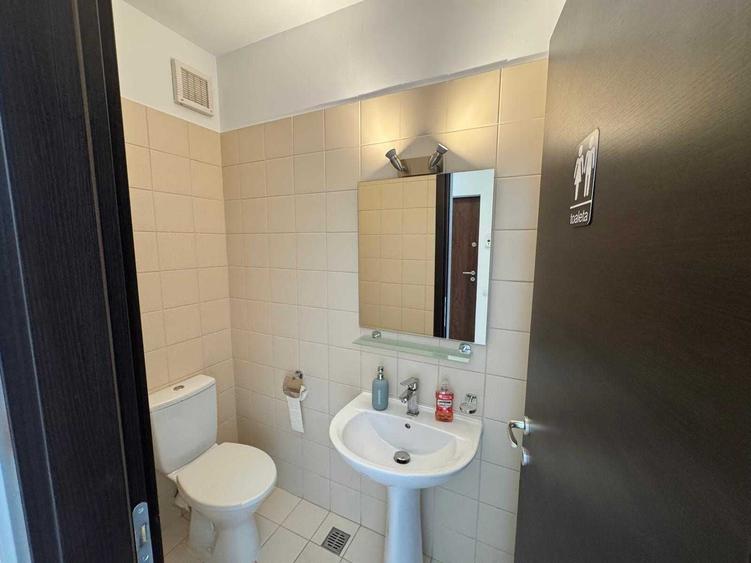 Apartament cu 3 camere semidecomandat în Titan