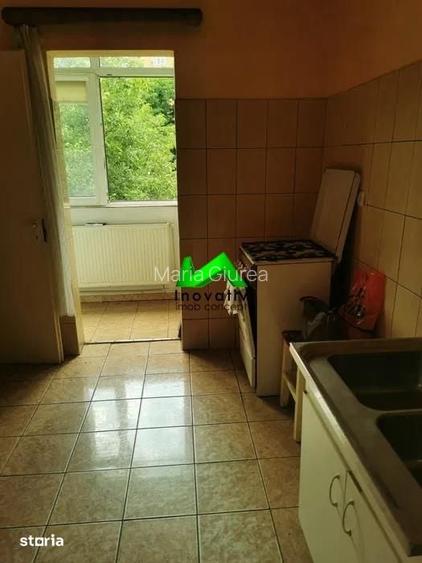 Apartament de vanzare 2 camere decomandat pivnita Sibiu Vasile Aaron