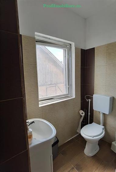 Casă individuală cu 20 camere cu Canalizare în Păuliș