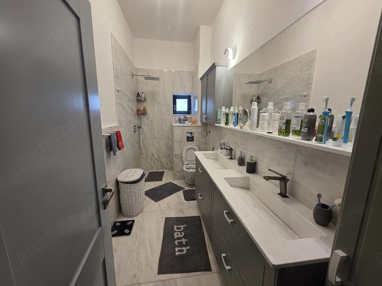 Apartament cu 4 camere decomandat în Decebal