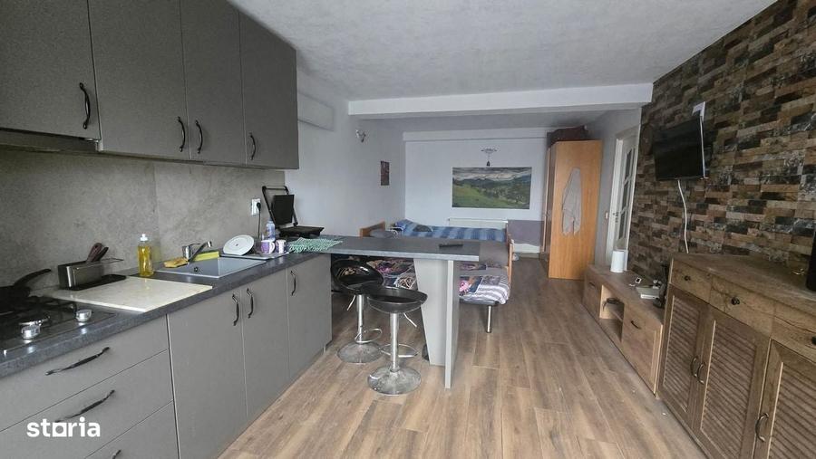 Casă cu 3 camere în Breazu