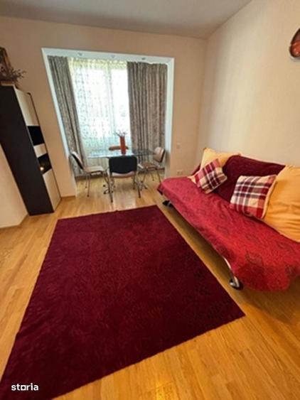 Apartament cu 3 camere semidecomandat în Central