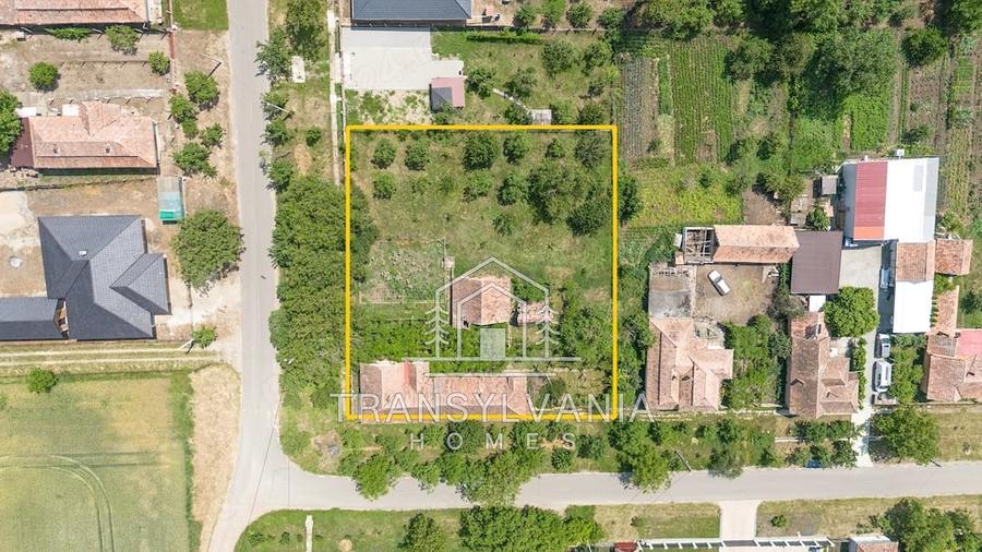 Casă cu Teren 1922 Mp în Colonia