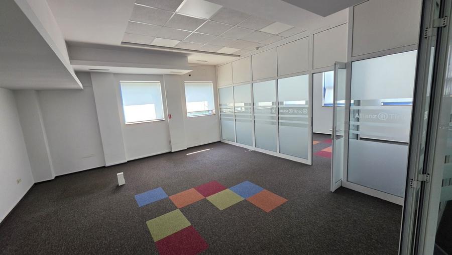 Spațiu comercial, de 750 mp, în Ultracentral