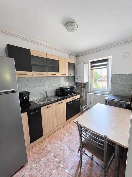 Apartament cu 3 camere semidecomandat în Mărăței