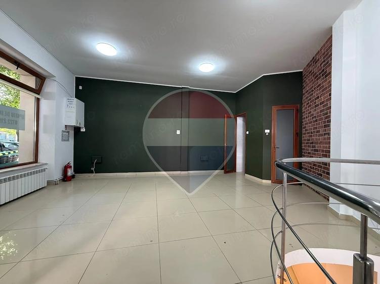 Spațiu comercial, de 74 mp, în Central