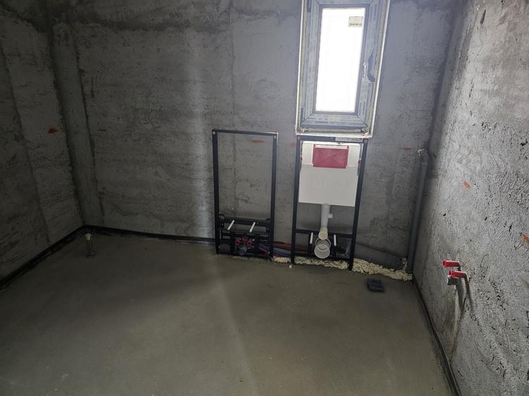 Casă cu 4 camere în Valea Adâncă
