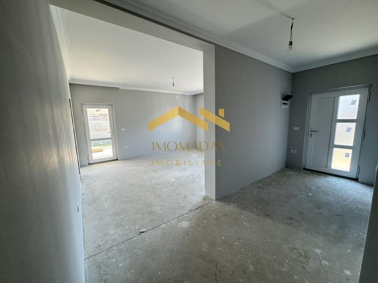 Casă individuală cu 4 camere cu Canalizare în Utvin