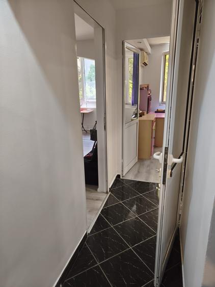 Apartament cu 3 camere decomandat în Drumul Taberei