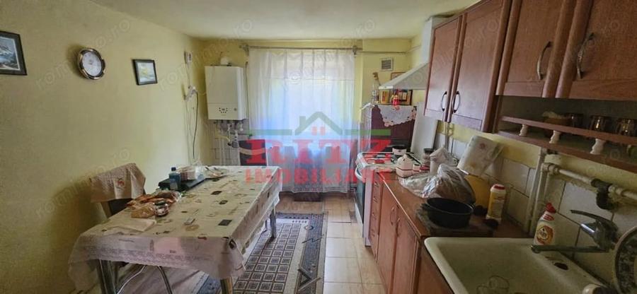 Casă cu 4 camere cu Teren 977 Mp în Central