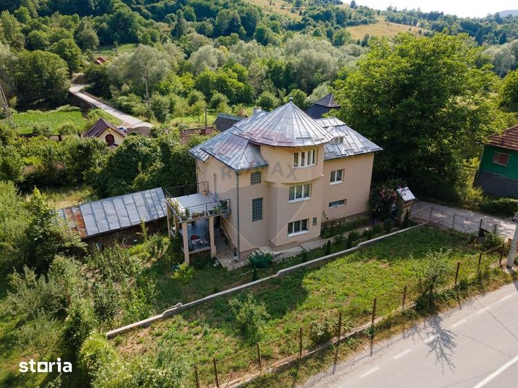 Casă cu 6 camere cu Teren 500 Mp în Băi