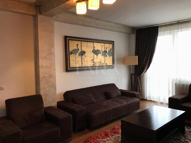Apartament cu 2 camere semidecomandat, mobilat în Central
